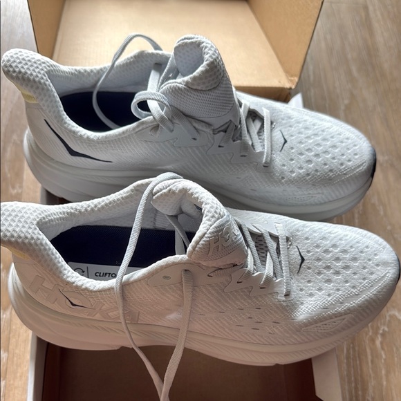 Hoka Women's Clifton 9 - Cosmic Grey/White SZ 9.5 Viral Hot! Brand new in box!! - Picture 11 of 17